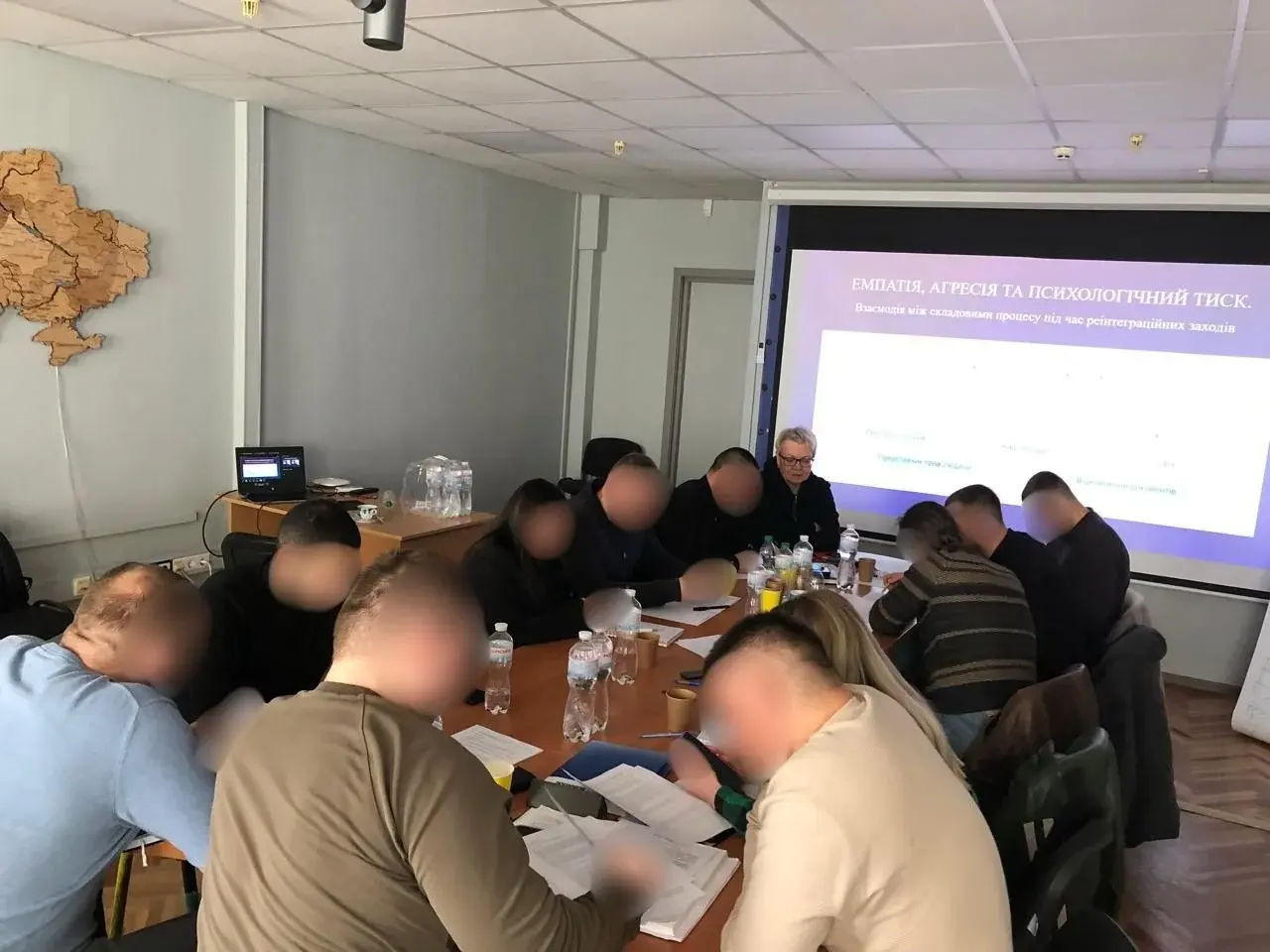 Grupa uczestników podczas warsztatów reintegracyjnych